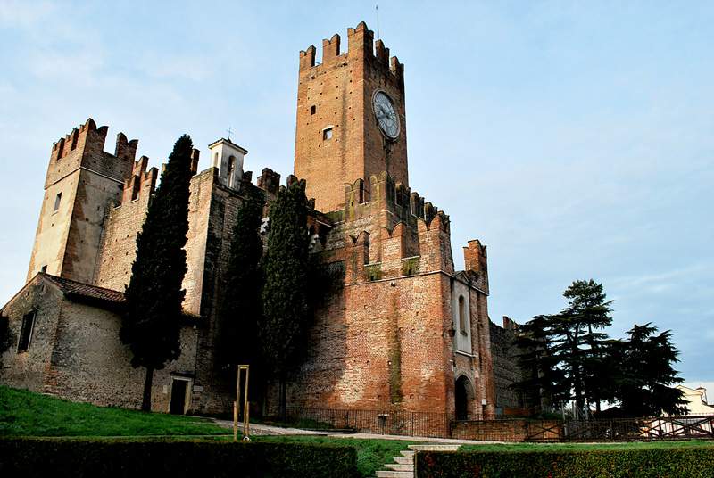 castello_di_villafranca_15_